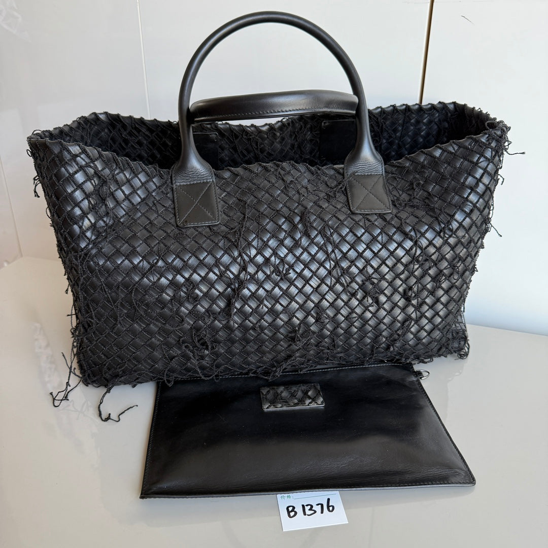 RRP on sale 750€, Bottega Venetta