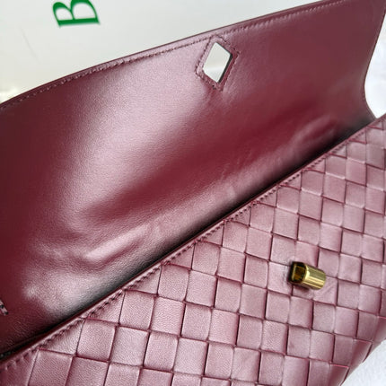 Bottega Veneta Andiamo Clutch Small Burgundy Handbag