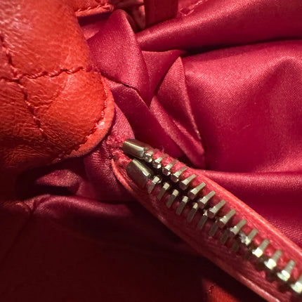 Sac cabas Chanel Grand Shopping Tote en cuir caviar bordeaux, taille GM, finitions argentées
