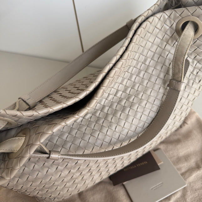 Bottega Veneta Garda Shoulder Bag Intrecciato Nappa Leather Light Grey Large 33cm