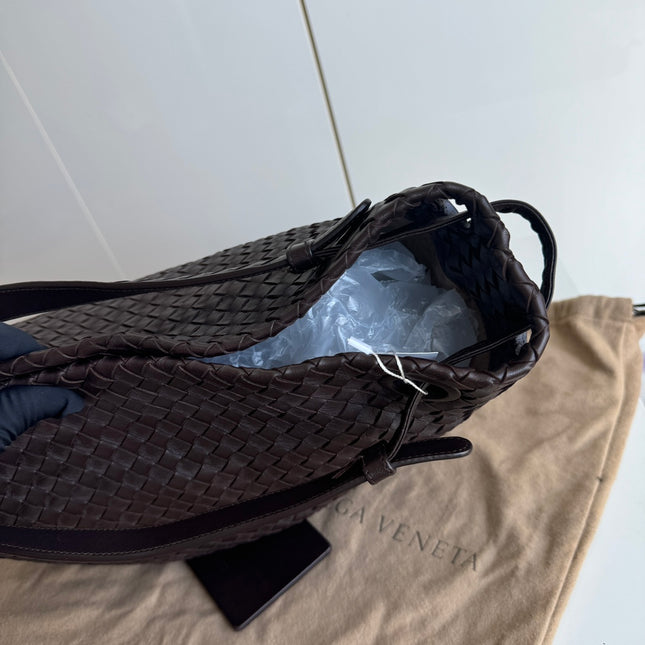 Sold Bottega Veneta Garda Shoulder Bag Intrecciato Nappa Leather Dark Chocolate Brown Large 33cm