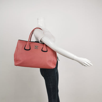 Sold Chanel Cerf Executive 2009 Large Pink and Black Leather Tote Handbag