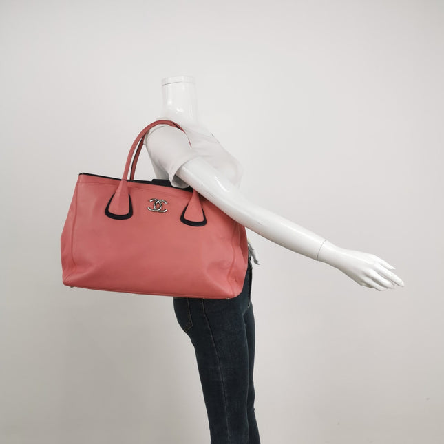 Sold Chanel Cerf Executive 2009 Large Pink and Black Leather Tote Handbag