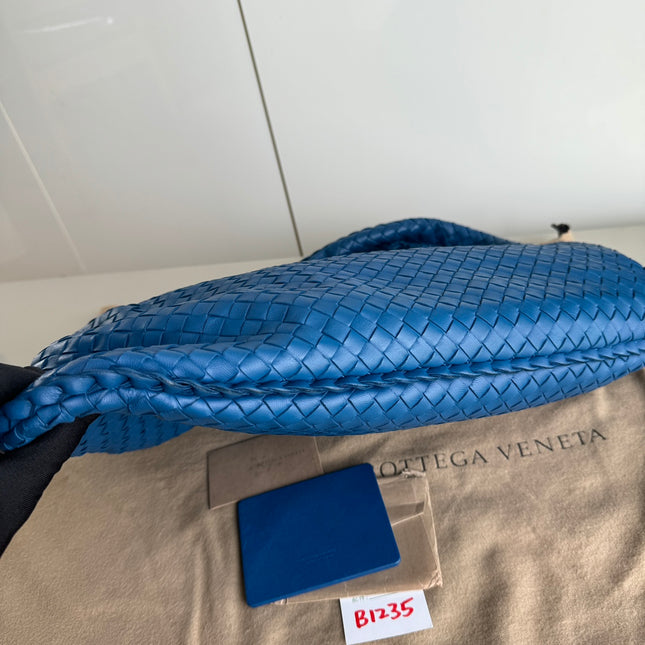 Sold Bottega Veneta Veneta Hobo Medium Blue Intrecciato Leather Bag 47cm