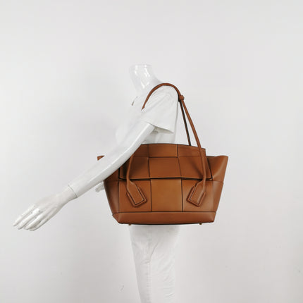 Bottega Veneta Arco Tote Bag Medium Tan Brown Leather 33