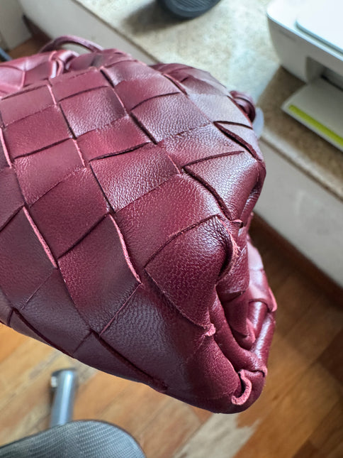 Bottega Veneta Pouch Mini Intrecciato Burgundy Lambskin Leather Crossbody Bag