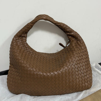 Bottega Veneta Intrecciato Hobo Bag Medium Milk Chocolate Brown Lambskin leather 40cm