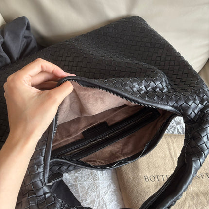 Bottega Veneta Intrecciato Hobo Bag Medium Black Lambskin leather 45cm