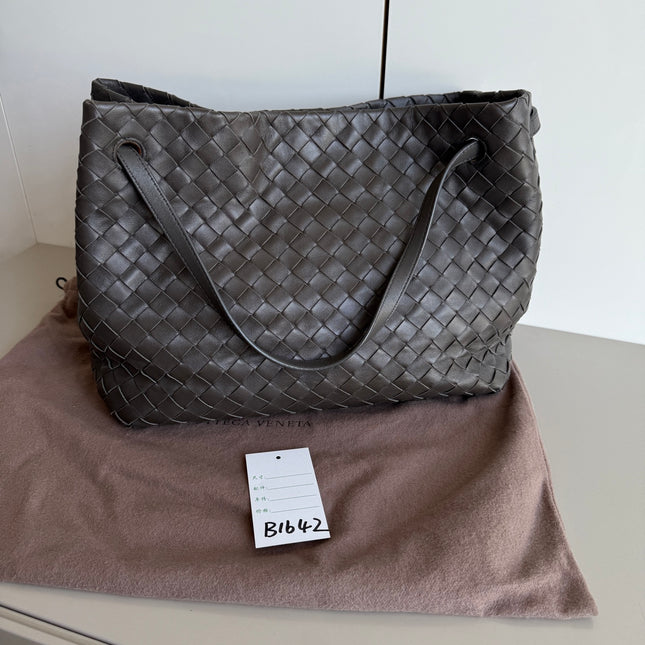 Bottega Veneta NEW Garda Tote Leather Interior Intrecciato Chocolate Brown Medium 24cm-Luxbags