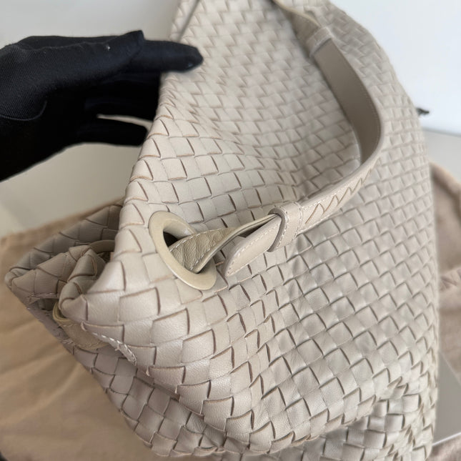 Bottega Veneta Garda Shoulder Bag Intrecciato Nappa Leather Light Grey Large 33cm