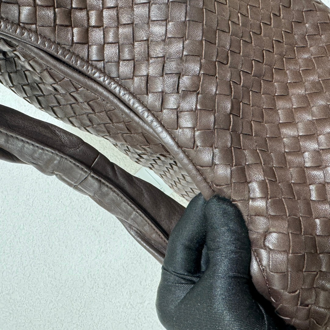 Sold Bottega Veneta Belly Hobo Intrecciato Lambskin Leather Milk Chocolate Brown Large 50cm