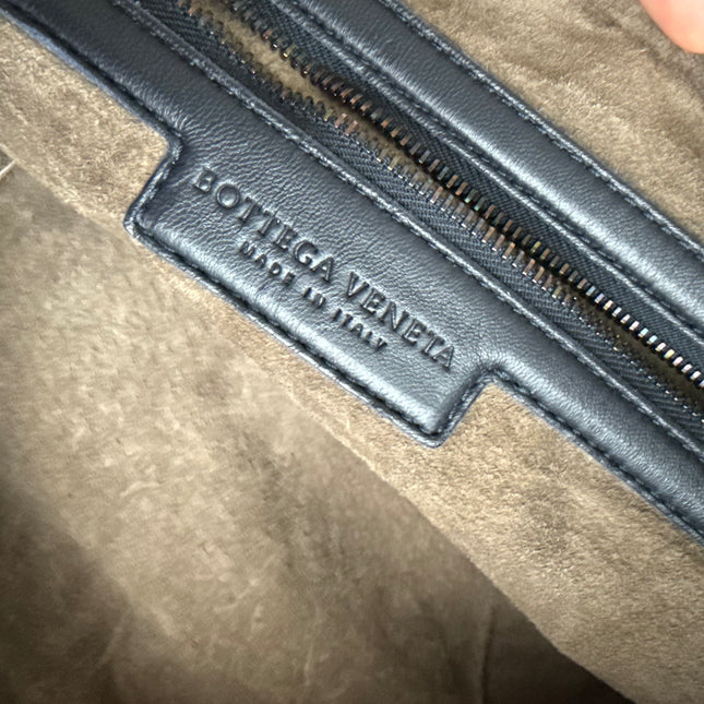 Bottega Veneta Hobo Maxi Midnight Navy Black leather 50cm