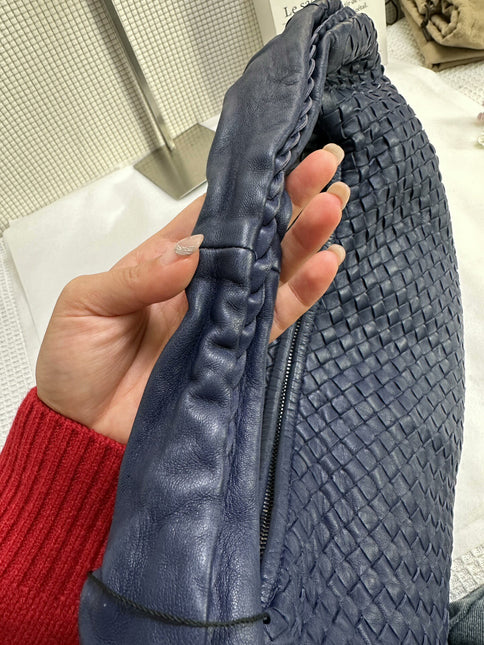 Bottega Veneta Belly Hobo Intrecciato Leather Navy Large 45