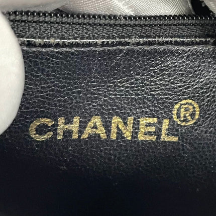 Sac Chanel Vintage Kelly à Rabat en Cuir Noir avec Bandoulière Réglable et Bijouterie en Or 24 carats