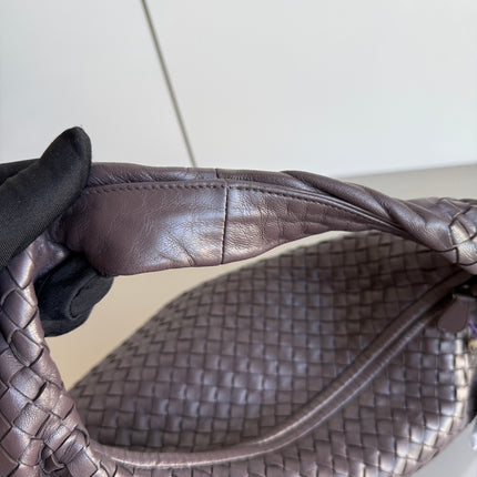Bottega Veneta Veneta Intrecciato Hobo Bag Large Dark Chocolate Brown Lambskin leather 47cm