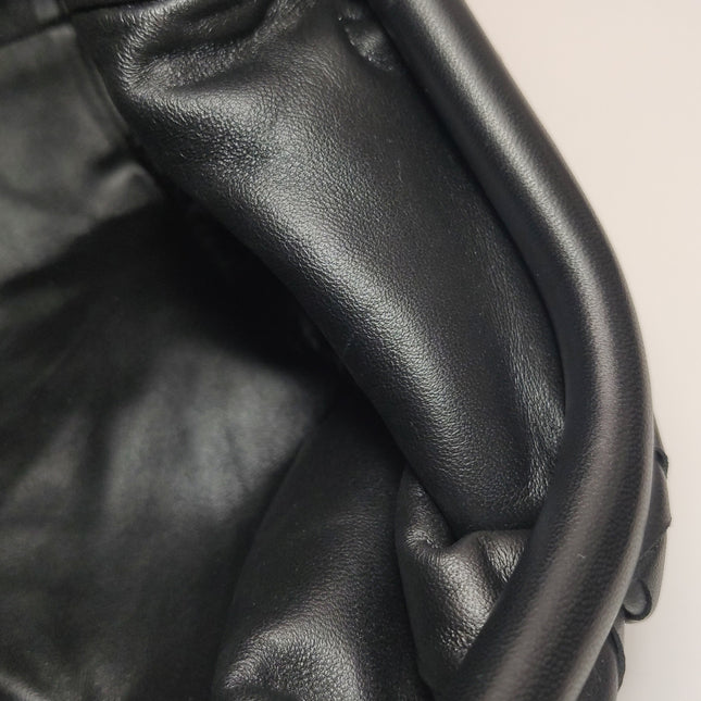 Bottega Veneta Pouch Large Intrecciato Black Calfskin Leather Clutch