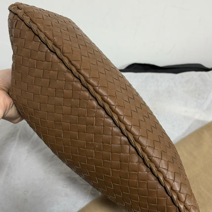 Bottega Veneta Intrecciato Hobo Bag Medium Milk Chocolate Brown Lambskin leather 40cm
