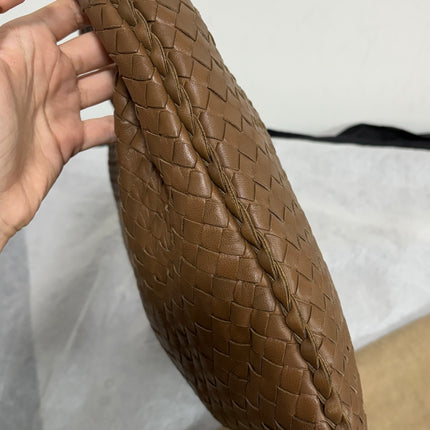 Bottega Veneta Intrecciato Hobo Bag Medium Milk Chocolate Brown Lambskin leather 40cm