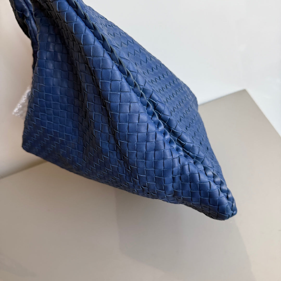 Bottega Veneta Veneta Hobo Maxi Dark Navy Intrecciato Leather 52cm