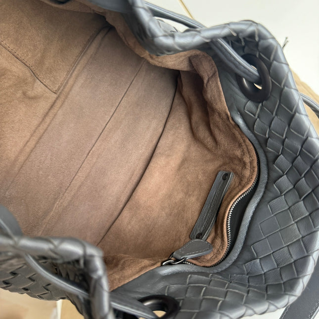 Sold Bottega Veneta Garda Shoulder Bag Intrecciato Nappa Leather Grey Small 25cm