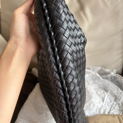 Bottega Veneta Intrecciato Hobo Bag Medium Black Lambskin leather 45cm