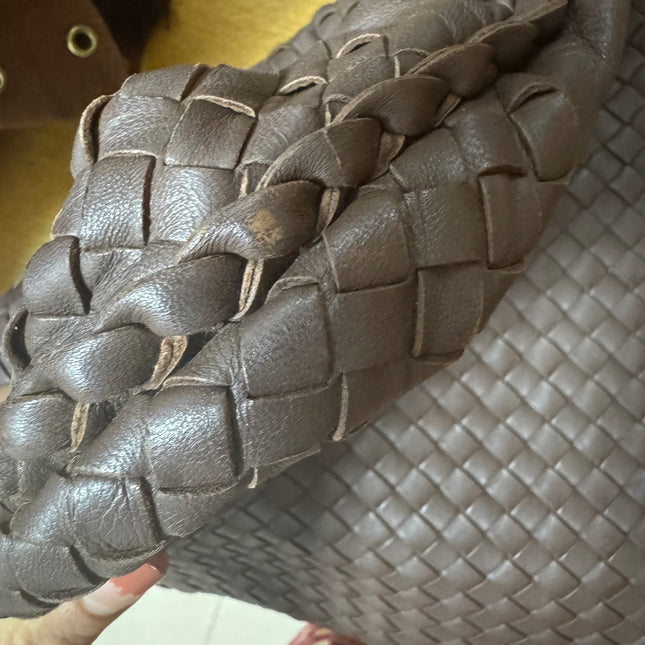 Bottega Veneta Veneta Hobo Intrecciato Chocolate Brown Medium Lambskin Leather 47cm