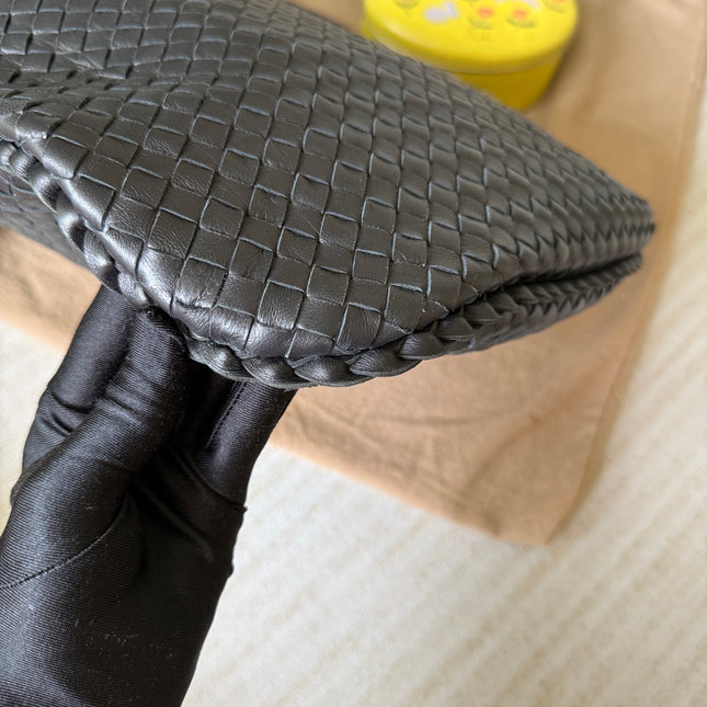 Bottega Veneta Veneta Intrecciato Hobo Bag Medium Black Leather 47cm