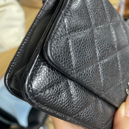 Chanel Wallet on Chain Classique rabat en cuir grainé noir, finition argentée