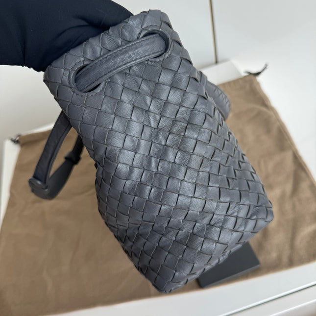 Sold Bottega Veneta Garda Shoulder Bag Intrecciato Nappa Leather Grey Small 25cm