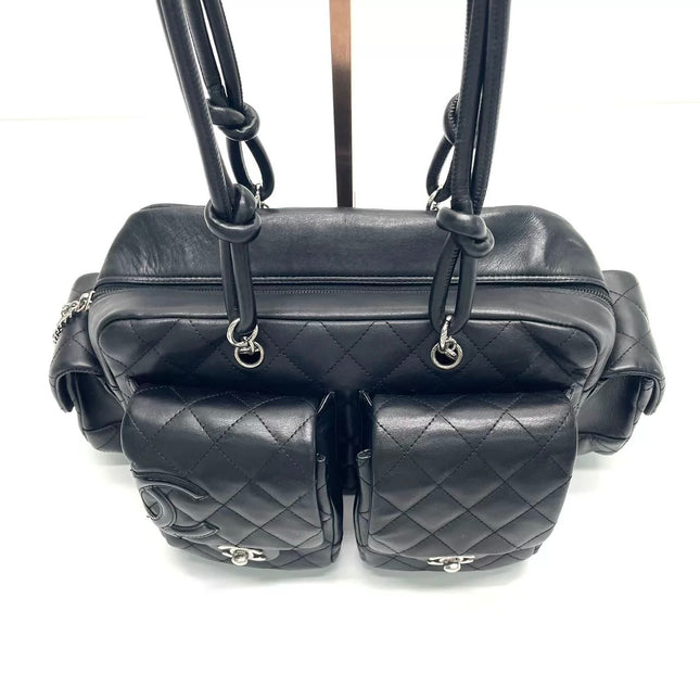 Sac Reporter Chanel Cambon multi-poches, taille moyenne, en cuir de veau noir avec CC noir
