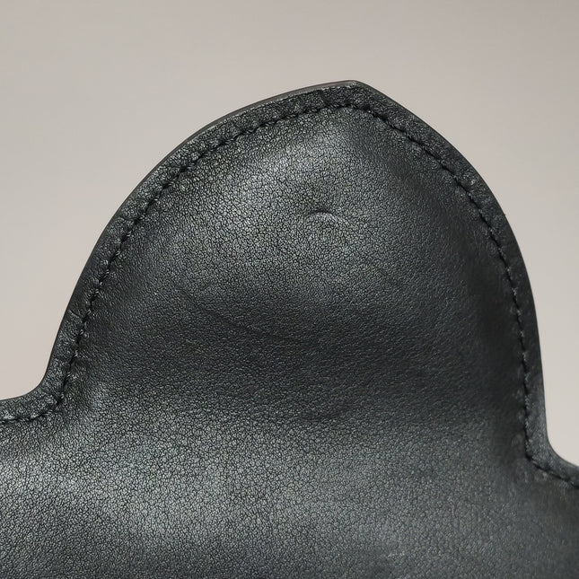 Sac bandoulière Louis Vuitton x Fornasetti Cannes Vase en cuir verni architectural