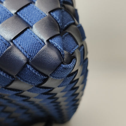 Sac à main en cuir Bottega Veneta Andiamo moyen en cuir et denim Intrecciato marine