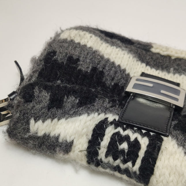 Fendi Baguette Bag Grey and White Wool Knit Shoulder Bag