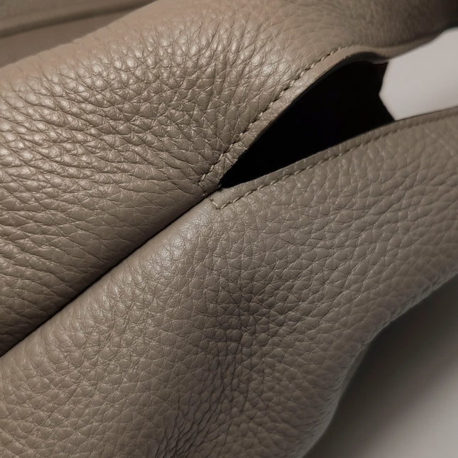Gucci Softbit Maxi Shoulder Bag Beige Calfskin Leather