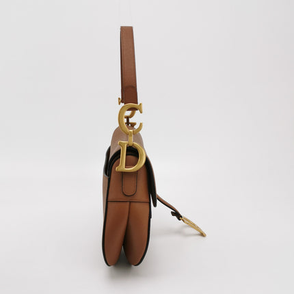 Dior Saddle 2022 Medium Tan Brown Grained Calfskin Leather Bag with Strap