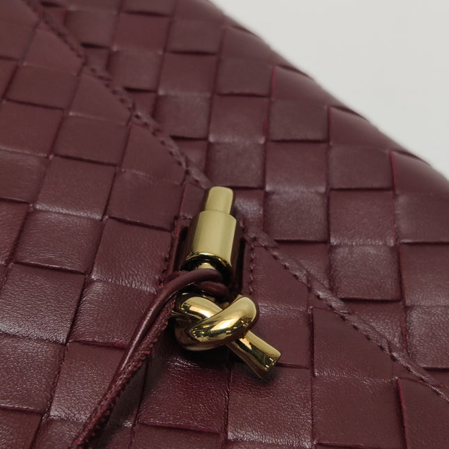 Bottega Veneta Andiamo Clutch Small Burgundy Handbag