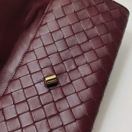 Bottega Veneta Andiamo Clutch Small Burgundy Handbag