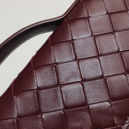 Bottega Veneta Andiamo Clutch Small Burgundy Handbag