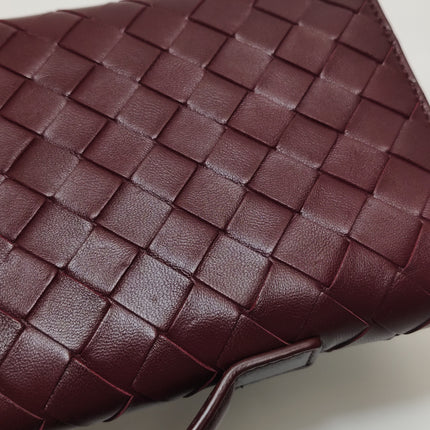 Bottega Veneta Andiamo Clutch Small Burgundy Handbag