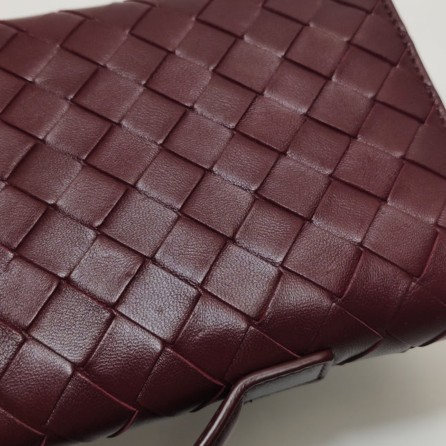 Bottega Veneta Andiamo Clutch Small Burgundy Handbag