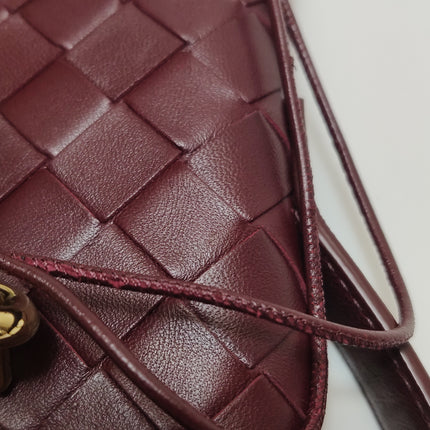 Bottega Veneta Andiamo Clutch Small Burgundy Handbag