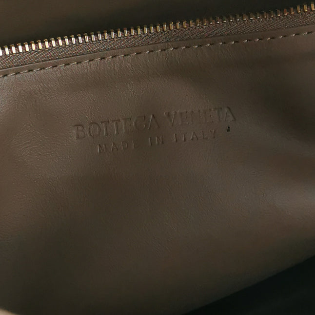 Bottega Veneta Hop Hobo Medium Leather Nutty Brown