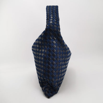 Sac hobo Bottega Veneta Hop grand modèle en cuir et jean Intrecciato bleu marine 55 cm