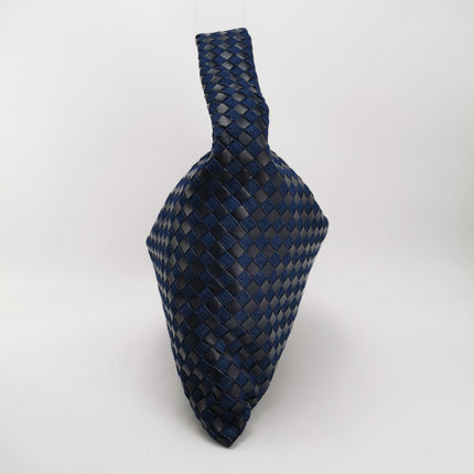 Sac hobo Bottega Veneta Hop grand modèle en cuir et jean Intrecciato bleu marine 55 cm