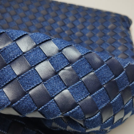 Sac hobo Bottega Veneta Hop en cuir et denim Intrecciato marine 55 cm