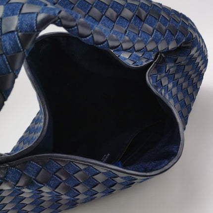 Sac hobo Bottega Veneta Hop en cuir et denim Intrecciato marine 55 cm