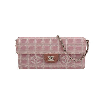 Chanel East West Chocolate Bar en jean rose avec motifs Coco