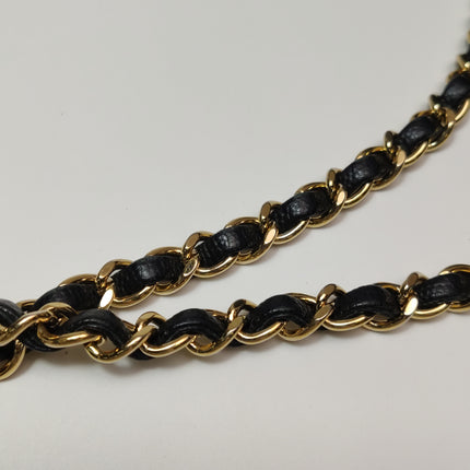 Sac à rabat Chanel Captain Gold petit, en cuir caviar noir