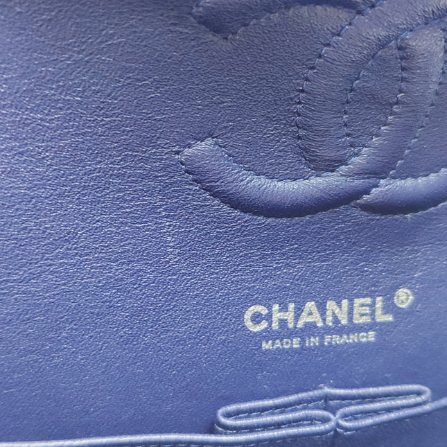 Chanel Classic Flap Medium Velours Bleu Roi Quincaillerie Argentée