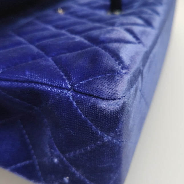 Chanel Classic Flap Medium Velours Bleu Roi Quincaillerie Argentée